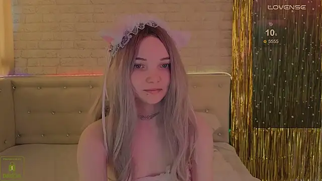 Snapshot of AnimeAlica18 chatting on May 2026 02:28:01 AM AnimeAlica18 online show from May 2026 02:28:01 AM