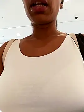 Snapshot of Flacidas chatting on October 2025 09:20:01 AM Flacidas online show from October 2025 09:20:01 AM