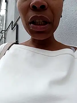 Snapshot of Flacidas chatting on November 2025 09:00:02 AM Flacidas online show from November 2025 09:00:02 AM