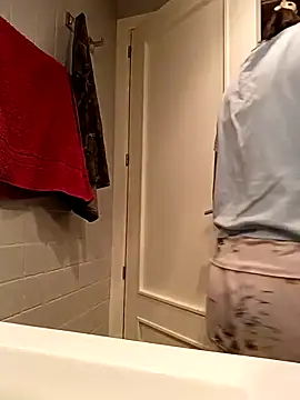 Snapshot of Flacidas chatting on November 2025 08:04:02 AM Flacidas online show from November 2025 08:04:02 AM