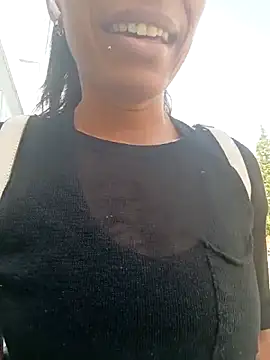 Snapshot of Flacidas chatting on November 2025 11:32:01 AM Flacidas online show from November 2025 11:32:01 AM