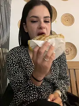 Snapshot of MiraReach chatting on September 2025 03:32:01 AM MiraReach online show from September 2025 03:32:01 AM