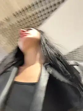 Snapshot of MiraReach chatting on October 2025 04:08:02 AM MiraReach online show from October 2025 04:08:02 AM