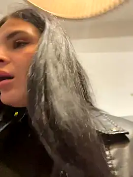 Snapshot of MiraReach chatting on October 2025 03:38:01 AM MiraReach online show from October 2025 03:38:01 AM