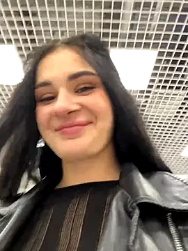 Snapshot of MiraReach chatting on October 2025 03:26:02 AM MiraReach online show from October 2025 03:26:02 AM