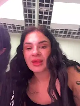 Snapshot of MiraReach chatting on October 2025 04:00:02 AM MiraReach online show from October 2025 04:00:02 AM