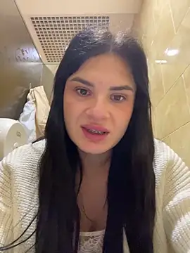 Snapshot of MiraReach chatting on October 2025 03:39:02 AM MiraReach online show from October 2025 03:39:02 AM