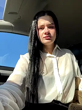 Snapshot of MiraReach chatting on October 2025 05:10:01 AM MiraReach online show from October 2025 05:10:01 AM