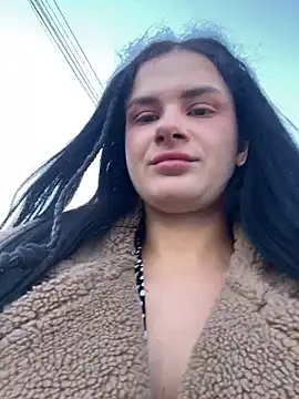 Snapshot of MiraReach chatting on October 2025 02:45:01 AM MiraReach online show from October 2025 02:45:01 AM