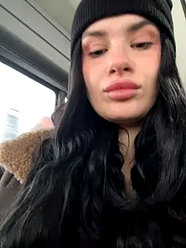 Snapshot of MiraReach chatting on November 2025 02:12:01 AM MiraReach online show from November 2025 02:12:01 AM