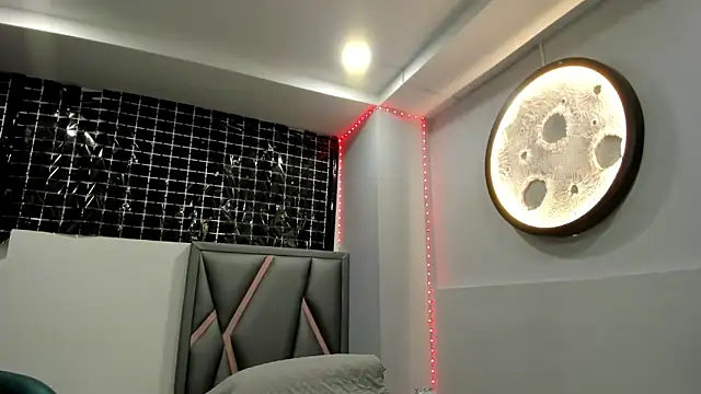 klariz09 online show from November 2025 08:43:01 PM