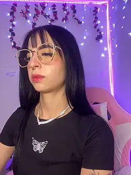 Lia  1 online show from December 2025 11:10:01 PM