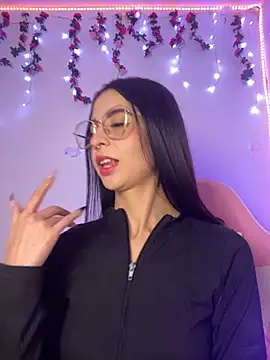 Lia  1 online show from December 2025 11:43:01 PM