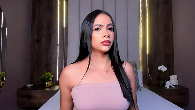 Snapshot of LucySalvatore_ chatting on September 2025 03:12:01 PM LucySalvatore online show from September 2025 03:12:01 PM