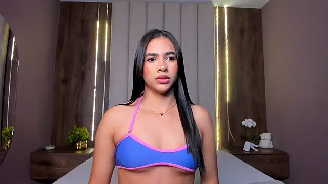 Snapshot of LucySalvatore_ chatting on September 2025 02:07:01 PM LucySalvatore online show from September 2025 02:07:01 PM