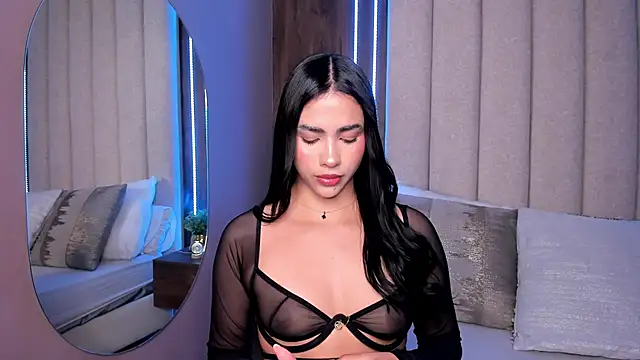 Snapshot of LucySalvatore_ chatting on November 2025 06:10:02 PM LucySalvatore online show from November 2025 06:10:02 PM