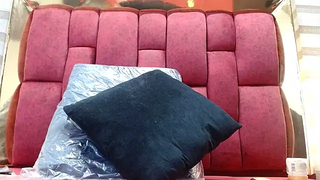 lola warner online show from November 2025 04:34:01 AM