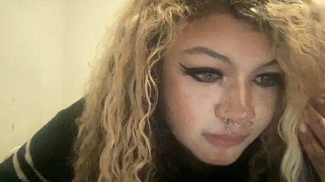 Snapshot of Tatbaby chatting on November 2025 02:03:01 AM Tatbaby online show from November 2025 02:03:01 AM