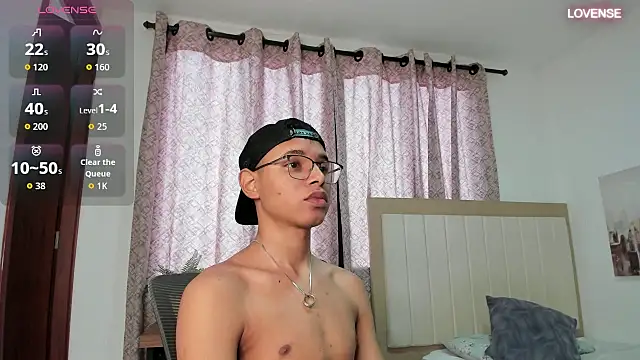 Snapshot of tristan_gold chatting on September 2025 03:25:01 PM tristan gold online show from September 2025 03:25:01 PM