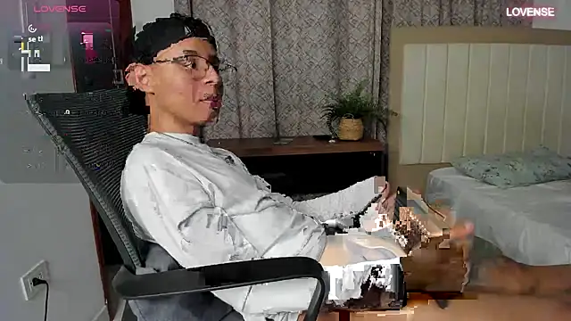 Snapshot of tristan_gold chatting on September 2025 03:30:02 AM tristan gold online show from September 2025 03:30:02 AM