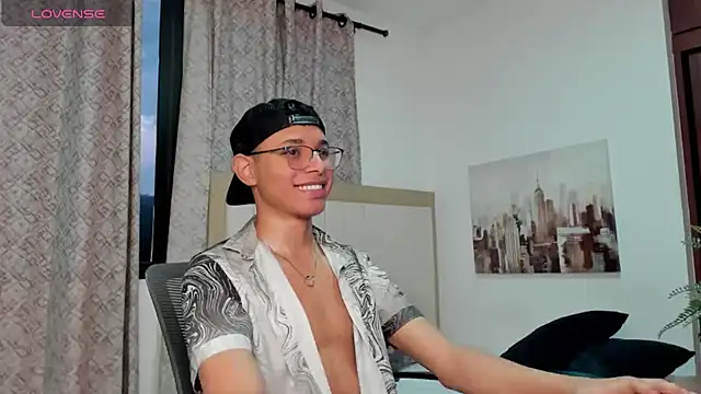 Snapshot of tristan_gold chatting on September 2025 10:44:02 PM tristan gold online show from September 2025 10:44:02 PM