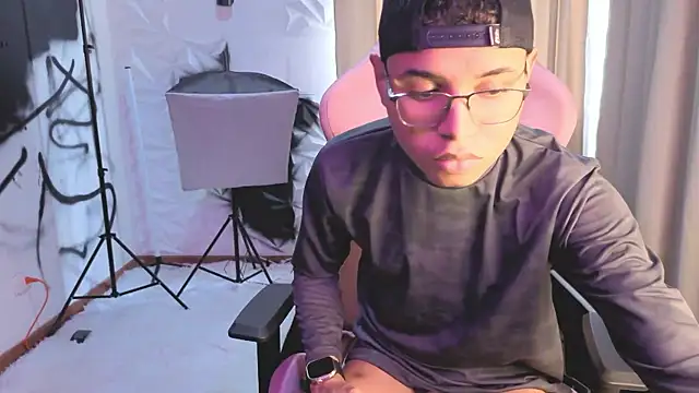 Snapshot of tristan_gold chatting on October 2025 04:51:02 PM tristan gold online show from October 2025 04:51:02 PM