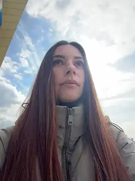 Amelie Crosby online show from May 2026 01:51:02 PM
