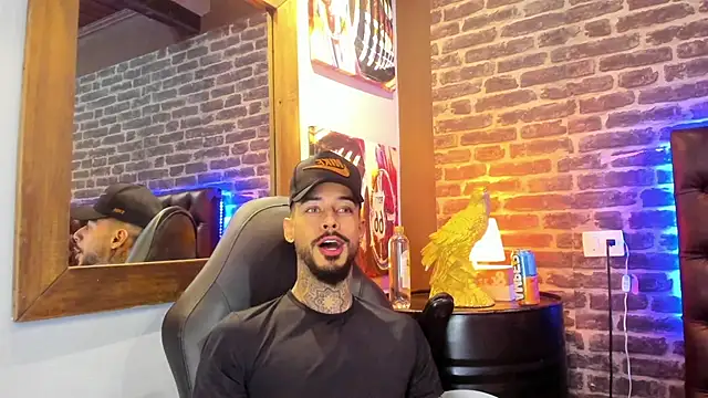 VinzenzRizzo online show from November 2025 04:56:02 AM