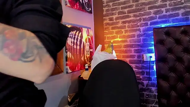 VinzenzRizzo online show from February 2026 04:19:01 AM