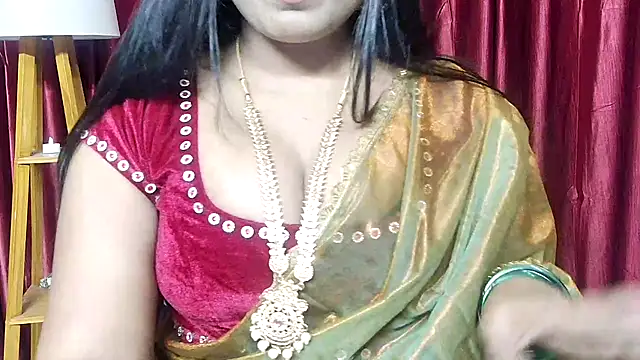 Webrowncouple online show from November 2025 03:11:01 PM