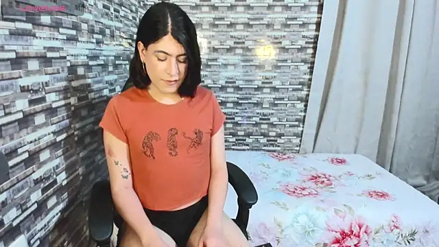 xxxEmmaxx online show from May 2026 04:19:02 AM