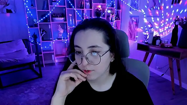 Snapshot of VirtuallVoyant chatting on September 2025 02:17:01 PM VirtuallVoyant online show from September 2025 02:17:01 PM