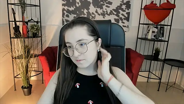 Snapshot of VirtuallVoyant chatting on November 2025 02:23:02 AM VirtuallVoyant online show from November 2025 02:23:02 AM