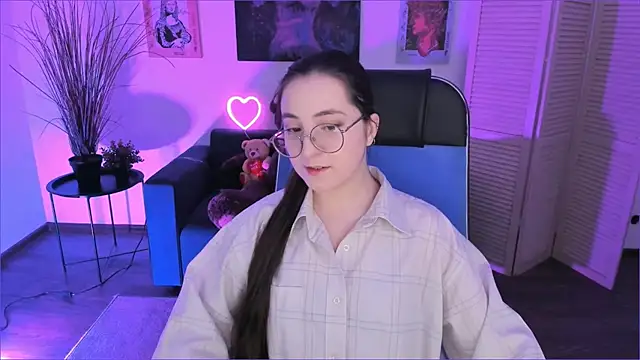 Snapshot of VirtuallVoyant chatting on December 2025 12:19:01 AM VirtuallVoyant online show from December 2025 12:19:01 AM