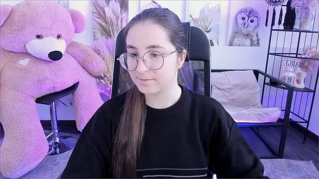 Snapshot of VirtuallVoyant chatting on December 2025 07:13:02 AM VirtuallVoyant online show from December 2025 07:13:02 AM