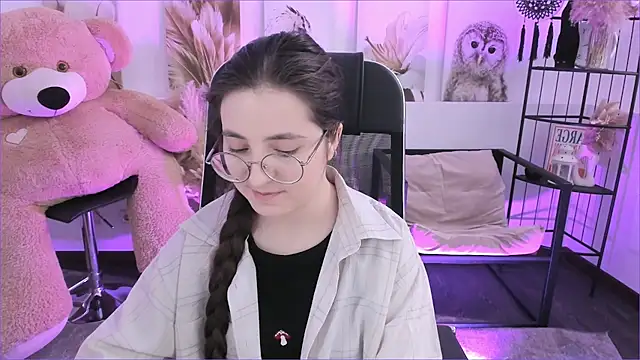 Snapshot of VirtuallVoyant chatting on December 2025 07:14:02 AM VirtuallVoyant online show from December 2025 07:14:02 AM