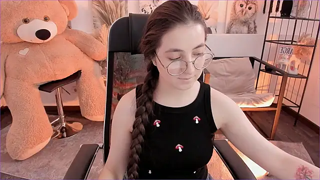 Snapshot of VirtuallVoyant chatting on December 2025 07:37:01 AM VirtuallVoyant online show from December 2025 07:37:01 AM