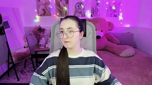 Snapshot of VirtuallVoyant chatting on February 2026 01:45:01 AM VirtuallVoyant online show from February 2026 01:45:01 AM