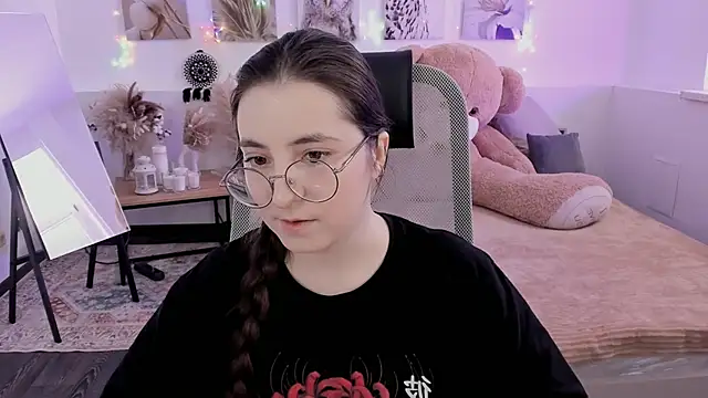 Snapshot of VirtuallVoyant chatting on March 2026 07:25:02 AM VirtuallVoyant online show from March 2026 07:25:02 AM