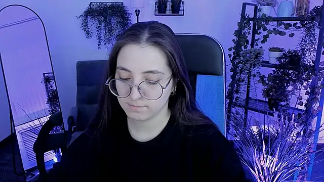 VirtuallVoyant online show from April 2026 07:25:02 PM