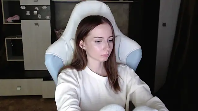 Snapshot of Cutti_Crystal chatting on October 2025 06:12:01 PM Cutti Crystal online show from October 2025 06:12:01 PM