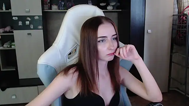 Snapshot of Cutti_Crystal chatting on November 2025 06:58:02 AM Cutti Crystal online show from November 2025 06:58:02 AM