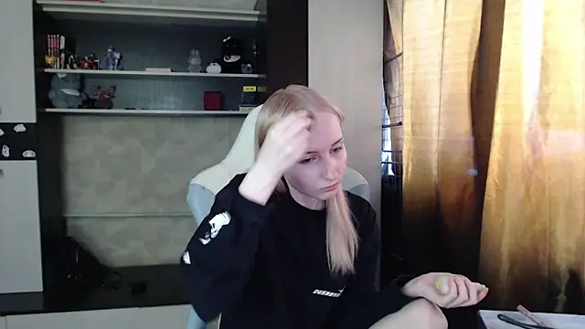 Cutti Crystal online show from March 2026 01:18:01 AM