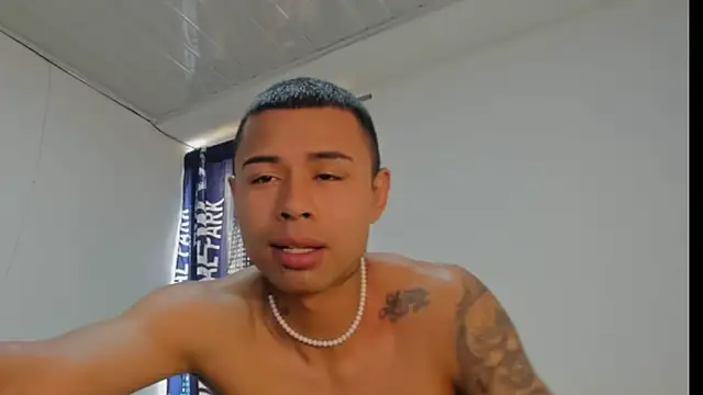 Snapshot of _Logan_Colton_ chatting on September 2025 05:37:01 PM Logan Colton online show from September 2025 05:37:01 PM