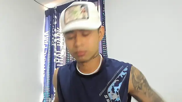 Snapshot of _Logan_Colton_ chatting on October 2025 08:22:01 PM Logan Colton online show from October 2025 08:22:01 PM