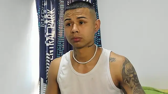 Snapshot of _Logan_Colton_ chatting on October 2025 09:14:02 PM Logan Colton online show from October 2025 09:14:02 PM