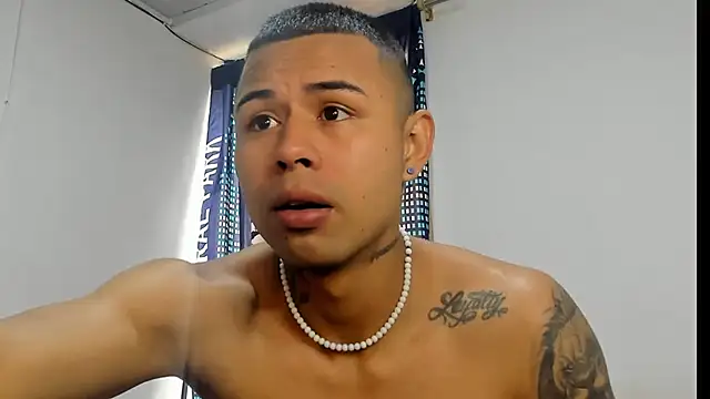 Snapshot of _Logan_Colton_ chatting on November 2025 08:52:01 PM Logan Colton online show from November 2025 08:52:01 PM