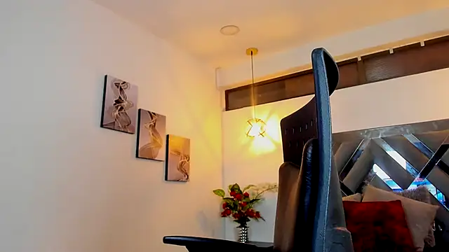 Snapshot of Rossi_ss1 chatting on September 2025 04:01:02 AM Rossi ss1 online show from September 2025 04:01:02 AM