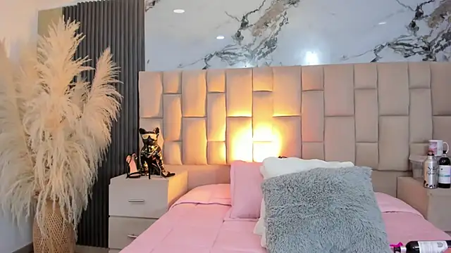 cloesummerr  online show from March 2026 12:55:01 PM