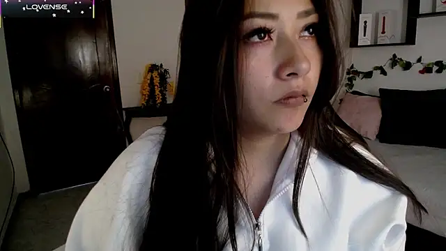 Mia 1120 online show from November 2025 08:19:01 PM